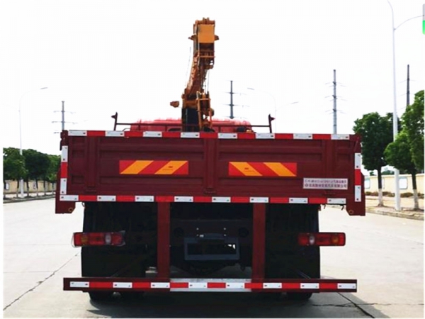 東風(fēng)隨專(zhuān)單橋國(guó)六徐工隨車(chē)吊