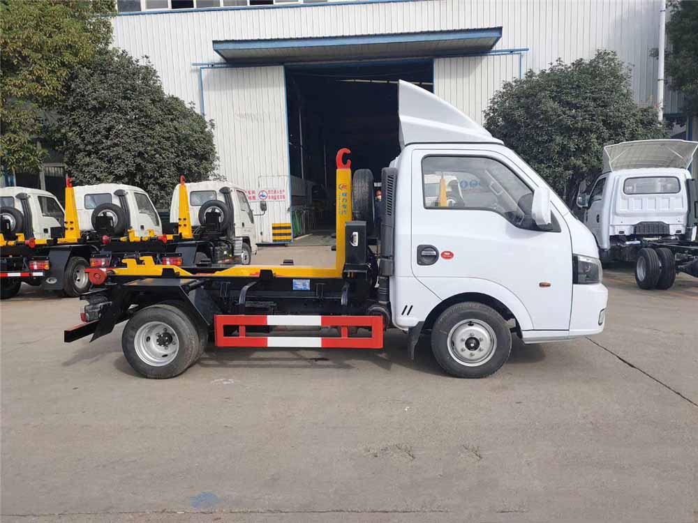 國(guó)六3-4方 東風(fēng)途逸 勾臂垃圾車(chē)