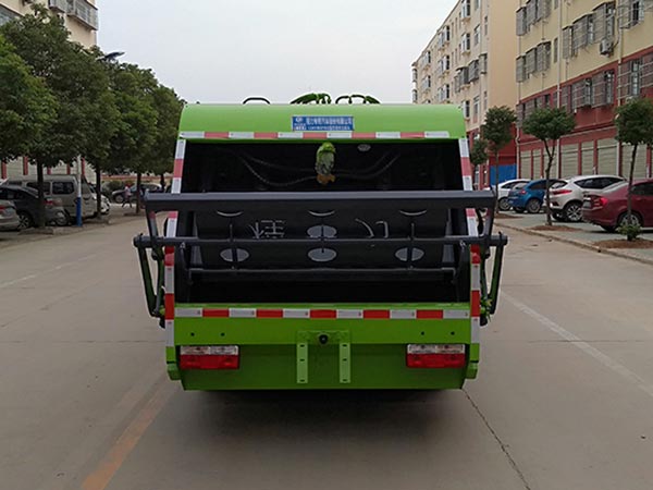 東風(fēng)4方藍(lán)牌壓縮式垃圾車