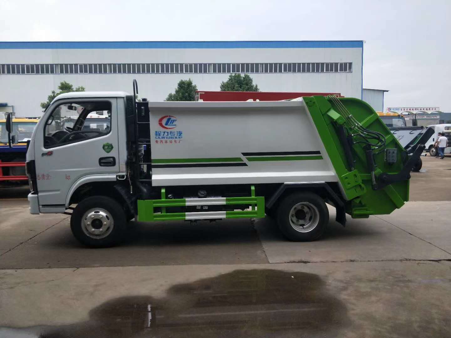 東風(fēng)4方藍(lán)牌壓縮式垃圾車